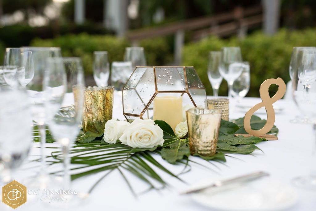 table-decor-w-candles-in-geo-palms-wh-garden-roses-gold-voitves-
