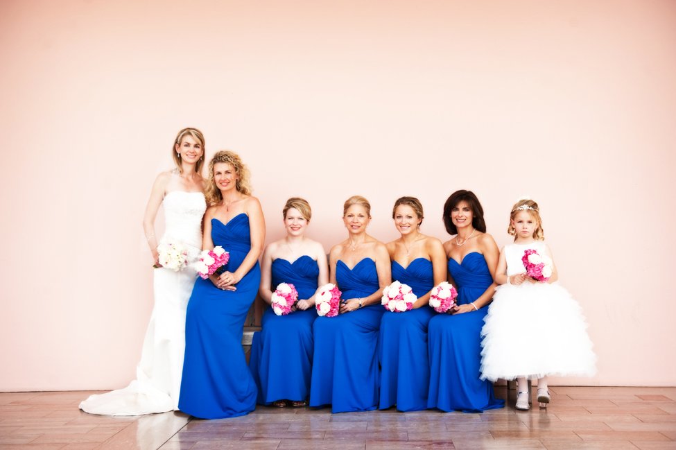 bride-with-bridesmaids-at-ringling