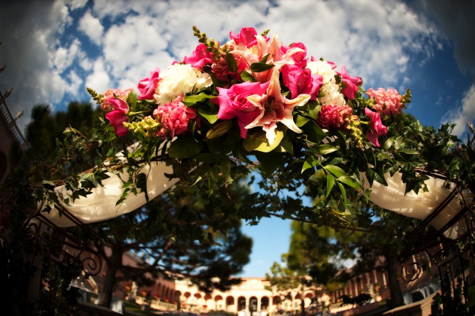 floral-spray-on-top-of-arch