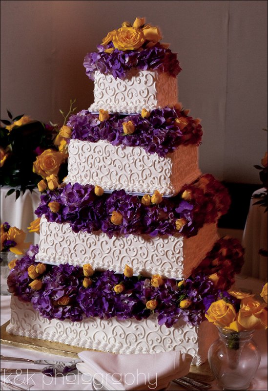 wedding-cake-with-purple-hydrangea-yellow-roses