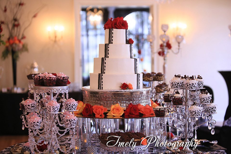 Bridal cake with desserts