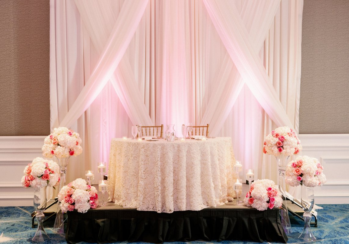 SH-table-w-florals-candles-on-each-side