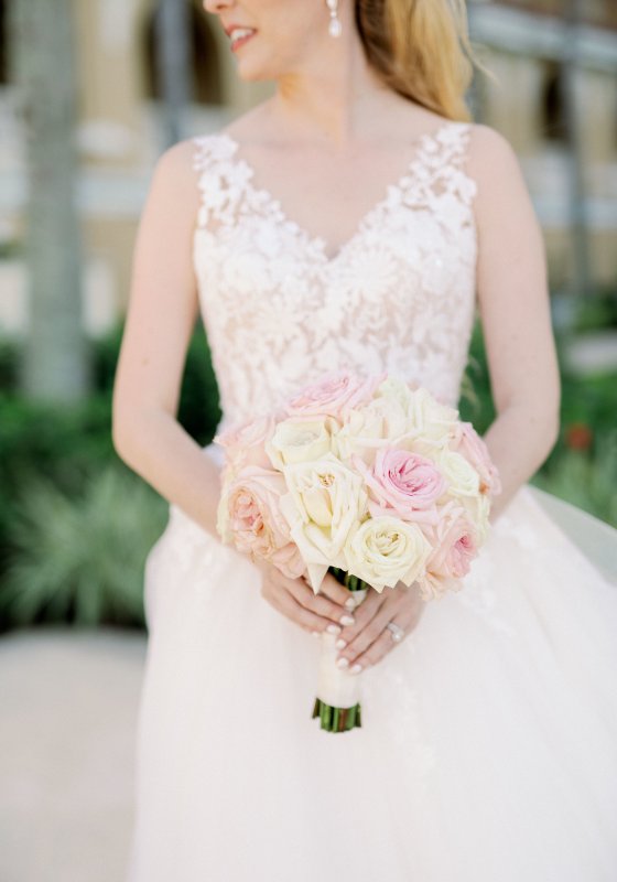 bridal-bq-garden-roses-cream-to-shades-of-med-pink