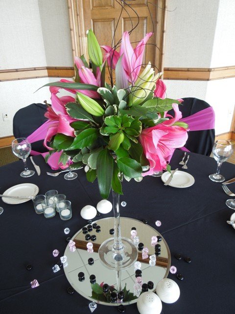 pink-lilies-and-martini-glass-centerpieces