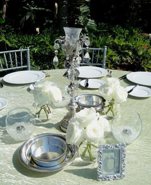 silver-and-crystal-candle-stick-with-3-tear-drop-vases